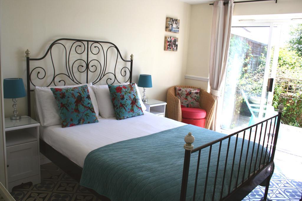 The Telstar Bed & Breakfast Exeter Exterior photo